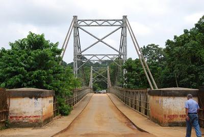 Мост через камеруно-нигерийскую границу, недалеко от Мамфе